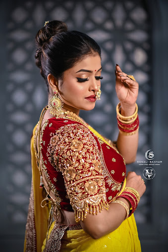 Sonali Bankar Makeup Studio And Academy